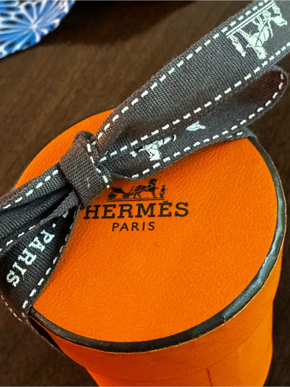 HERMES Vintage TWILLIE Skinny scarf. Original box and ribbon. PRISTINE!! - Picture 5 of 7